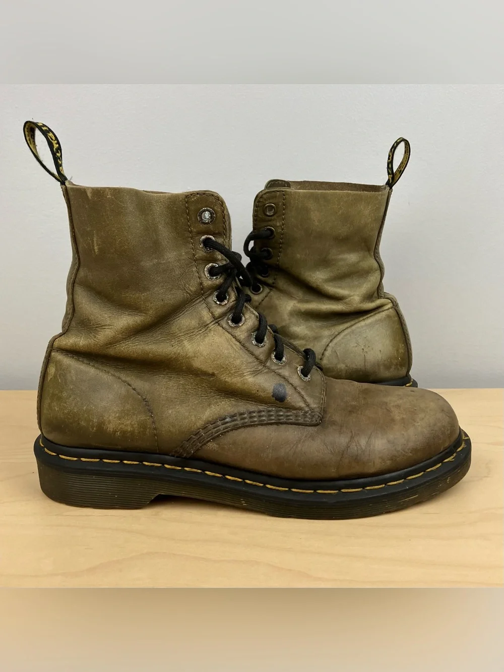 Dr. Doc Martens Women’s Size 9 1460 Olive Green Leather Combat Boots Distressed - Picture 2 of 10